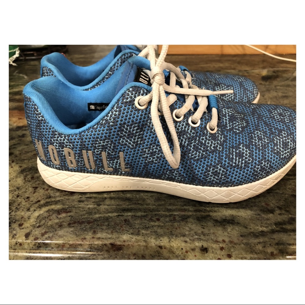 No Bull shoes size 7 women’s. Blue floral pattern.